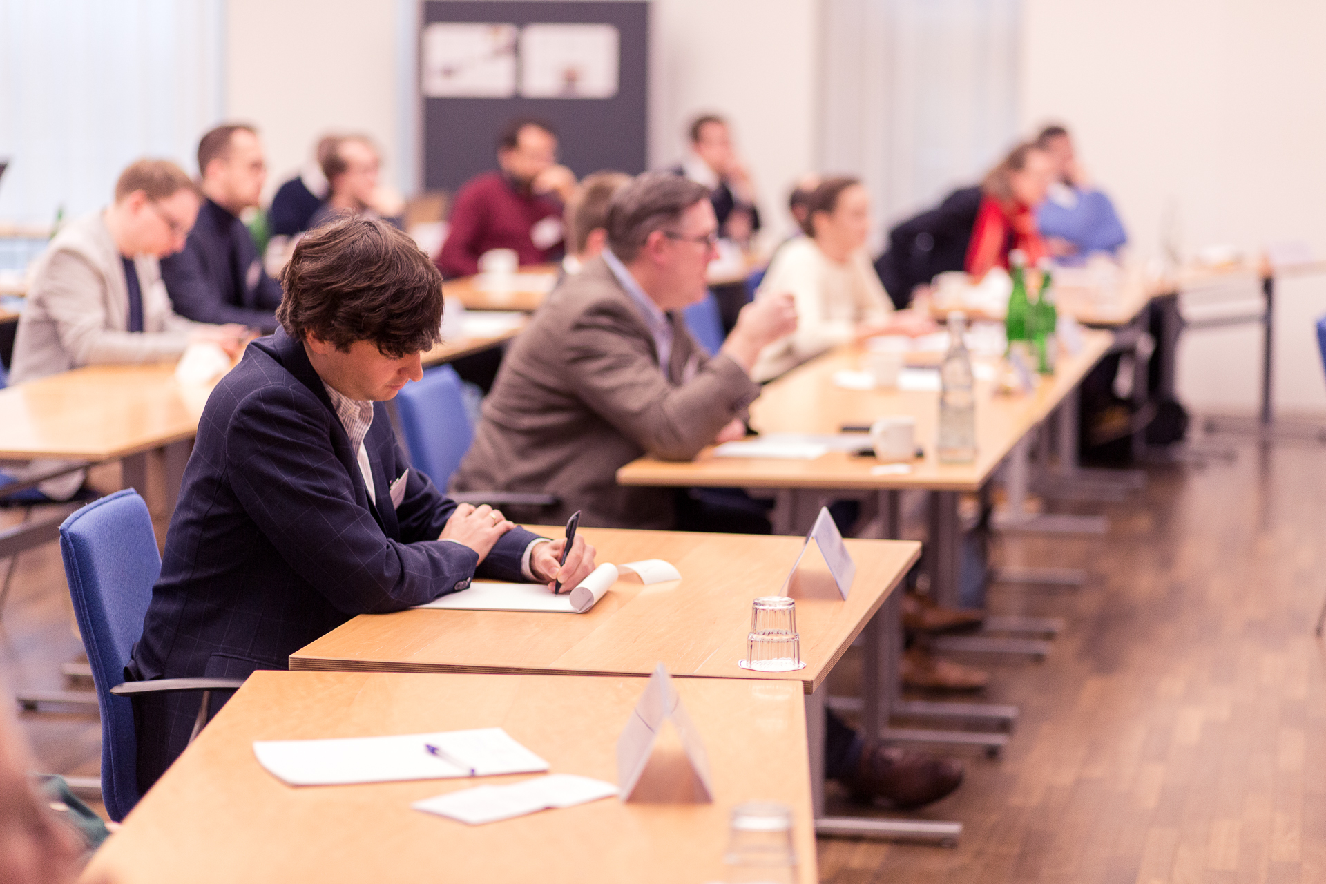 Personen bei einem Vortrag in der Katholischen Akademie Schwerte